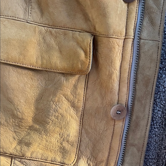 Vintage Men's Tan Burberry Shearling Jacket - Picture 6 of 11
